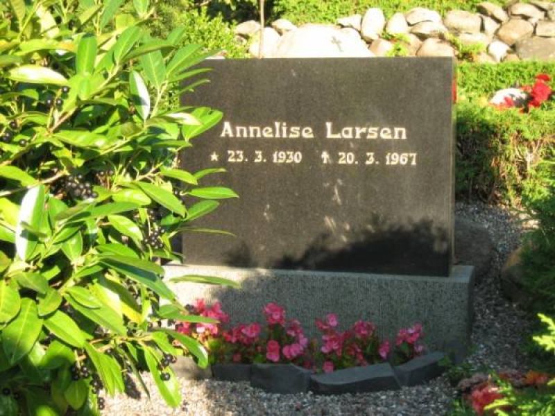 Annelise Larsen.jpg